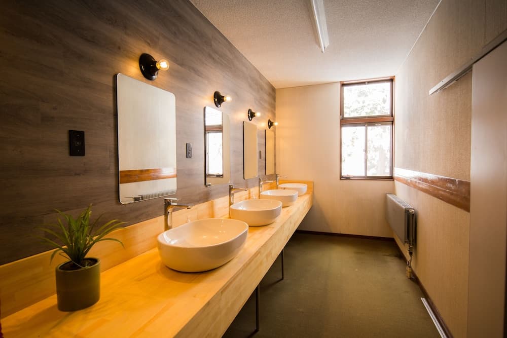 Bathroom sink