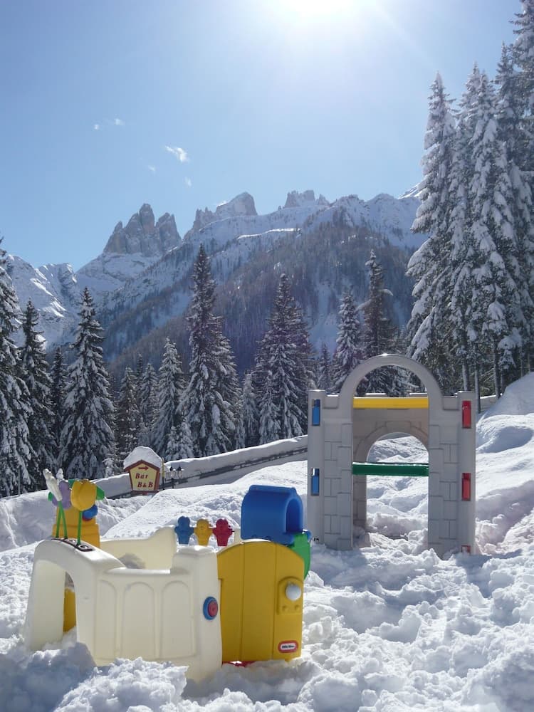 Children's play area - outdoor