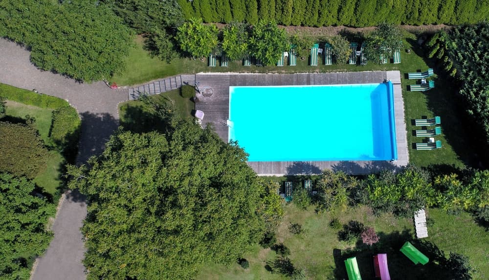 Exercise/lap pool