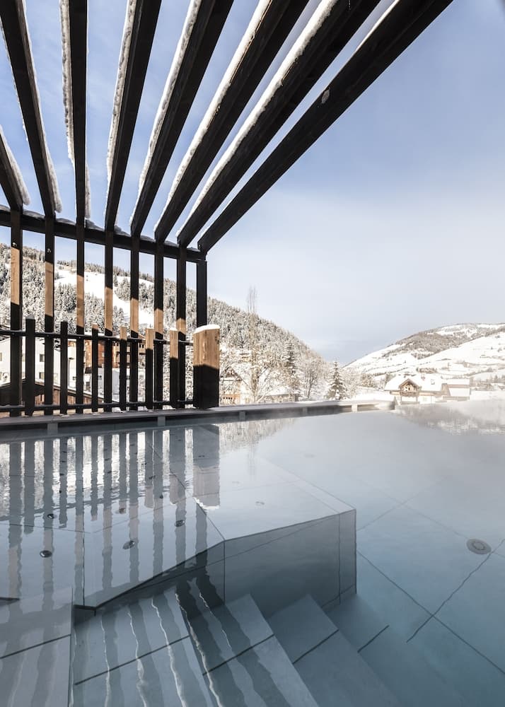Infinity pool