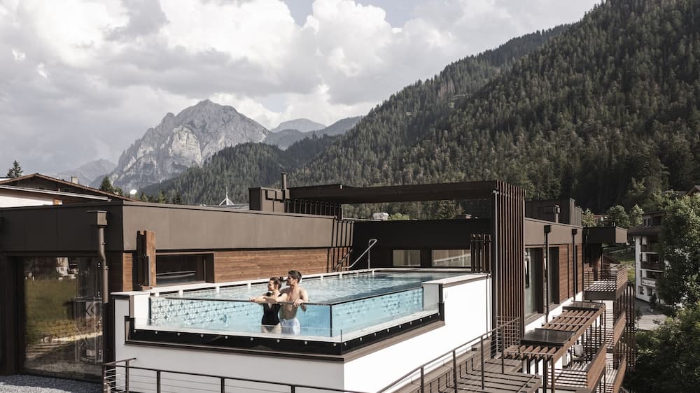 Infinity pool