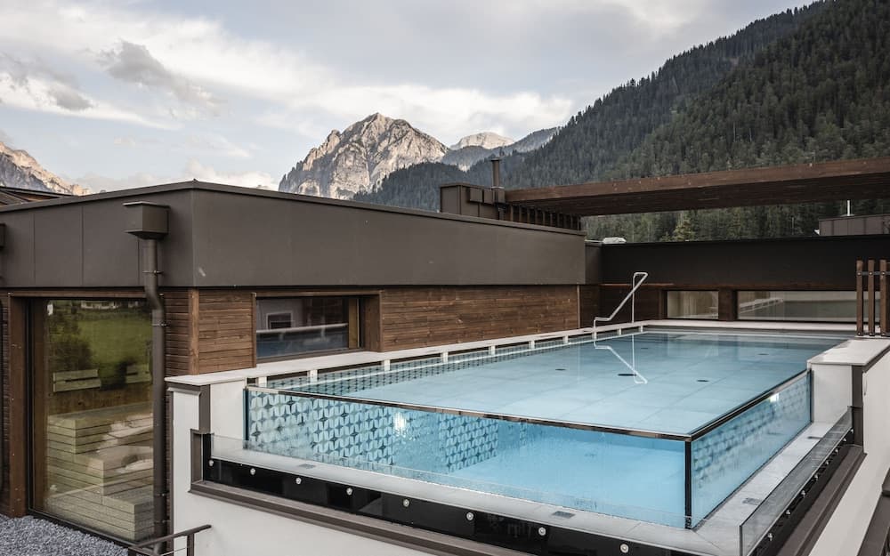 Infinity pool