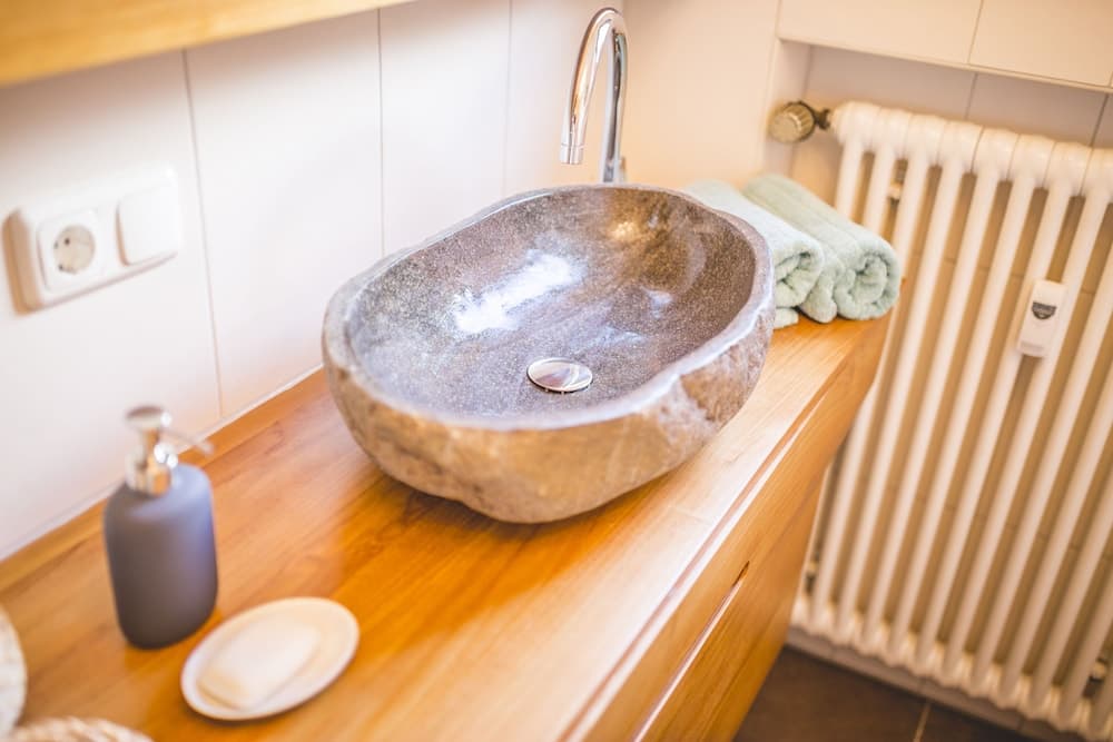Bathroom sink