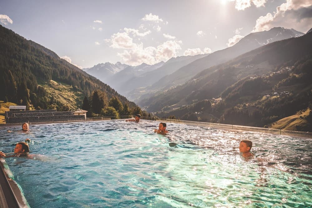 Infinity pool