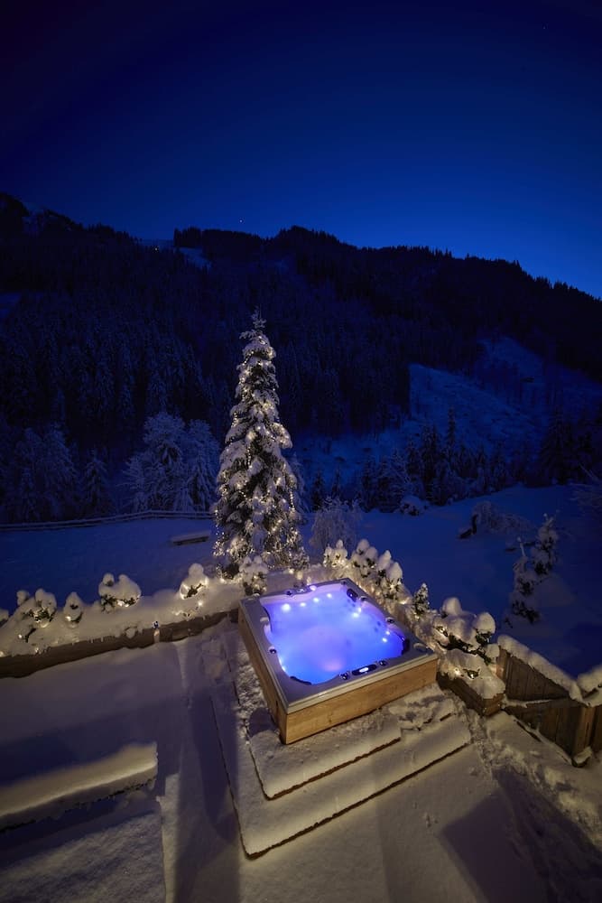 Private spa tub