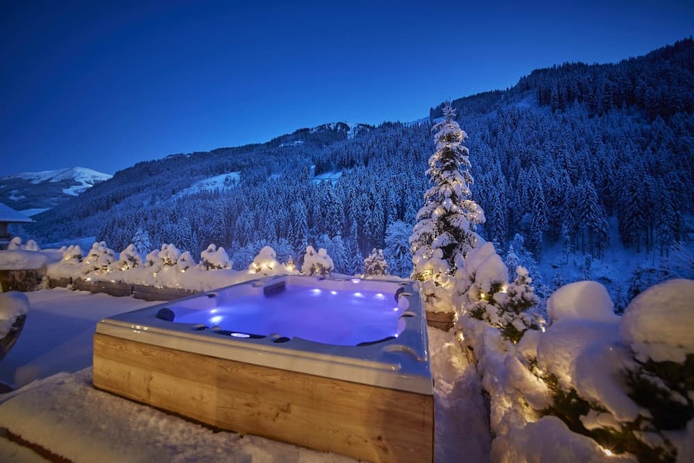 Private spa tub