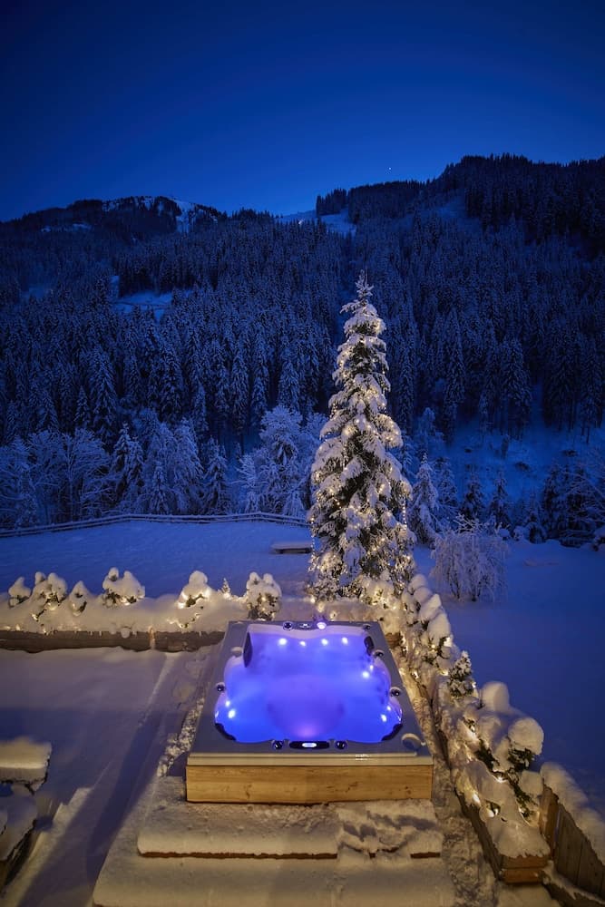 Private spa tub