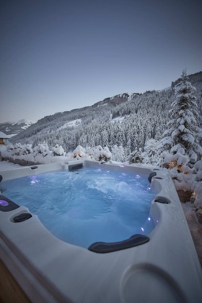 Private spa tub