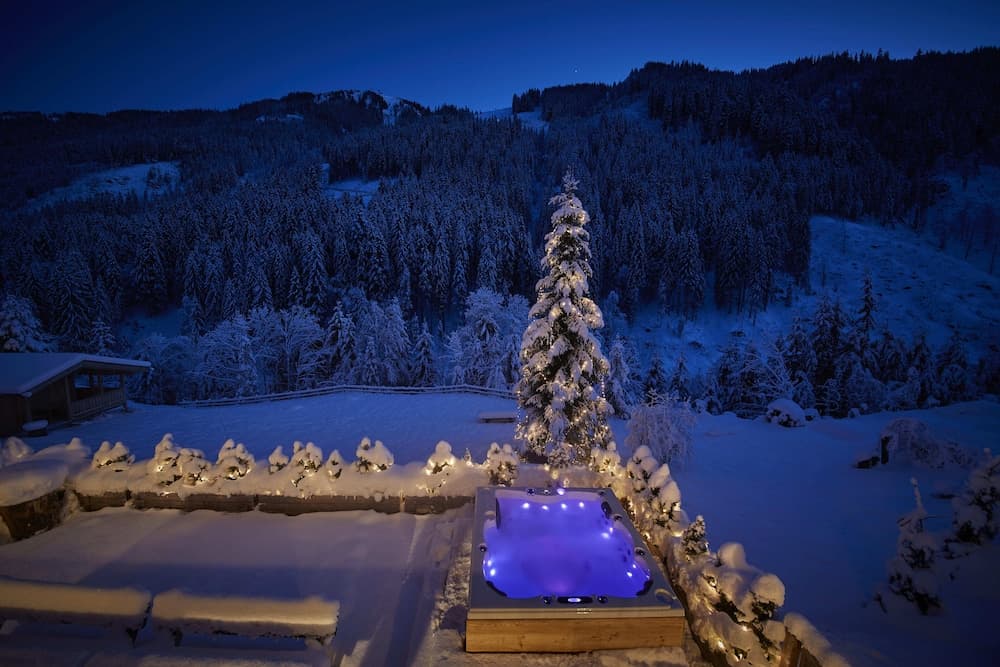 Private spa tub