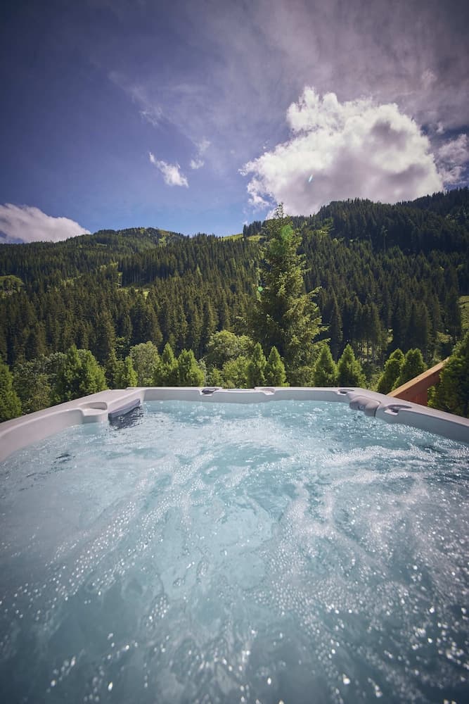 Private spa tub