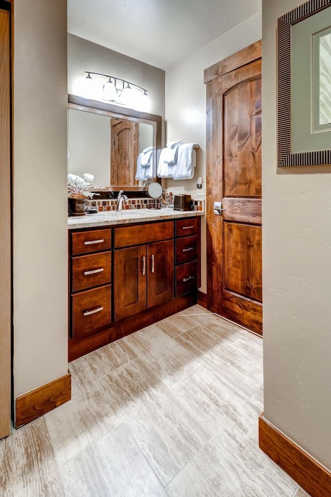 Bathroom sink