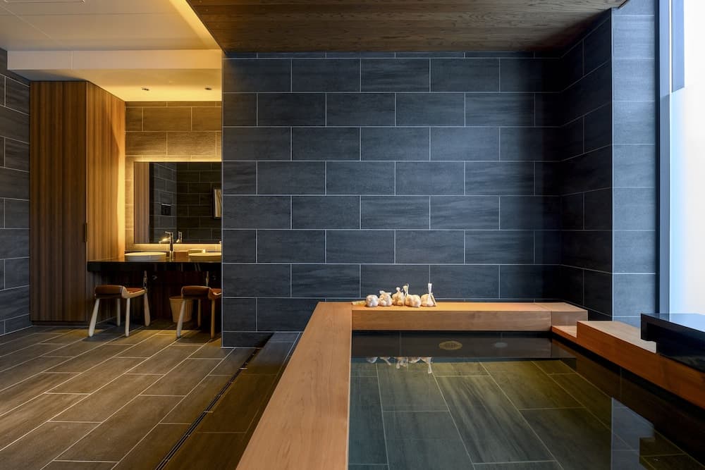 Private spa tub