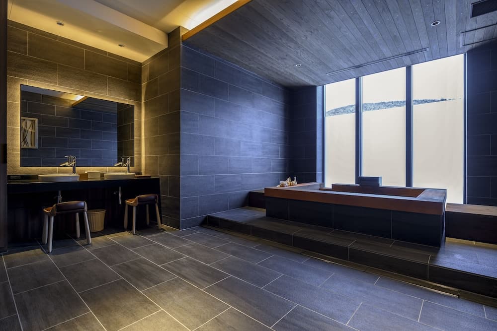 Private spa tub