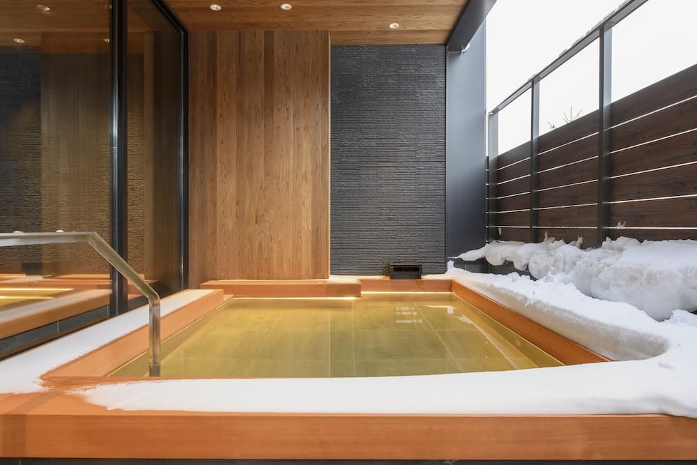 Indoor spa tub