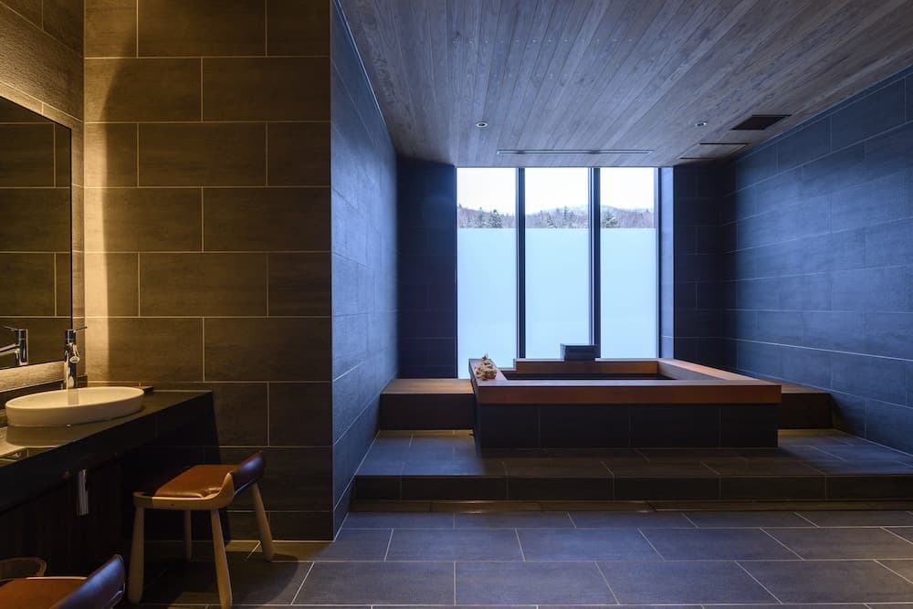 Private spa tub