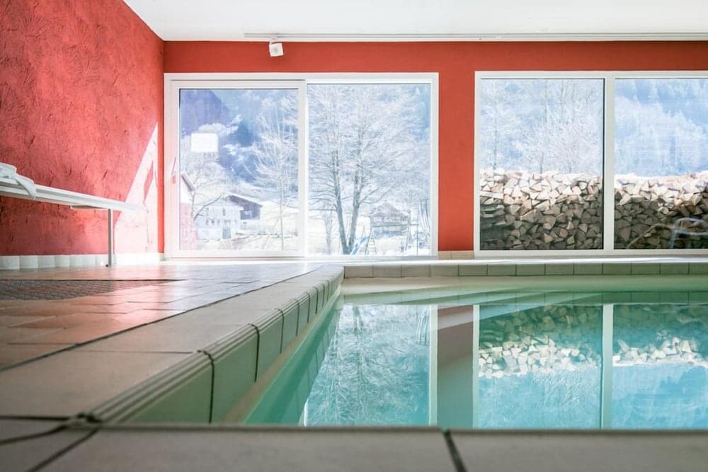 Exercise/lap pool