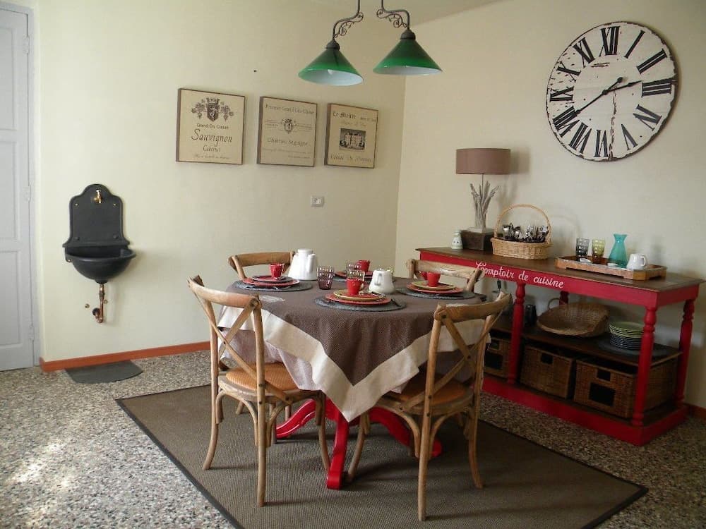 Breakfast area