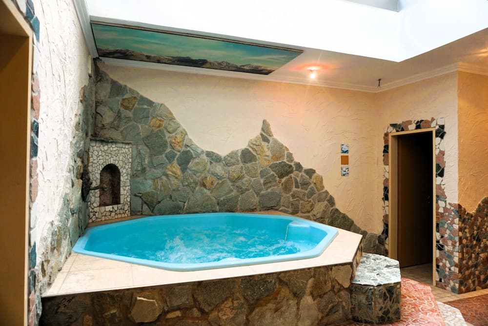Indoor spa tub