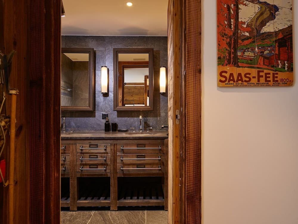 Bathroom sink