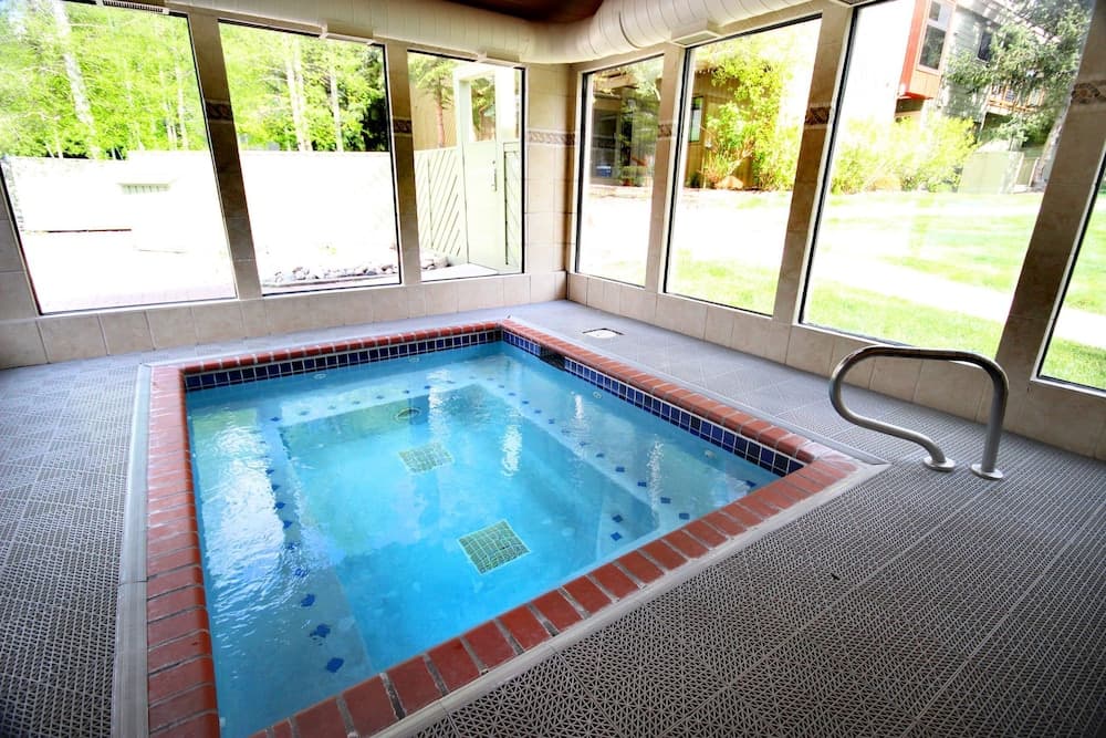 Indoor spa tub