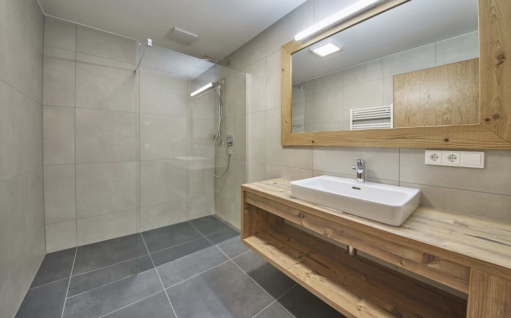 Bathroom sink