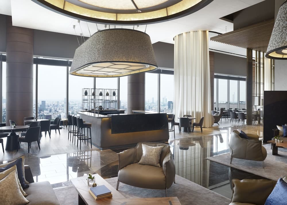 Lobby lounge