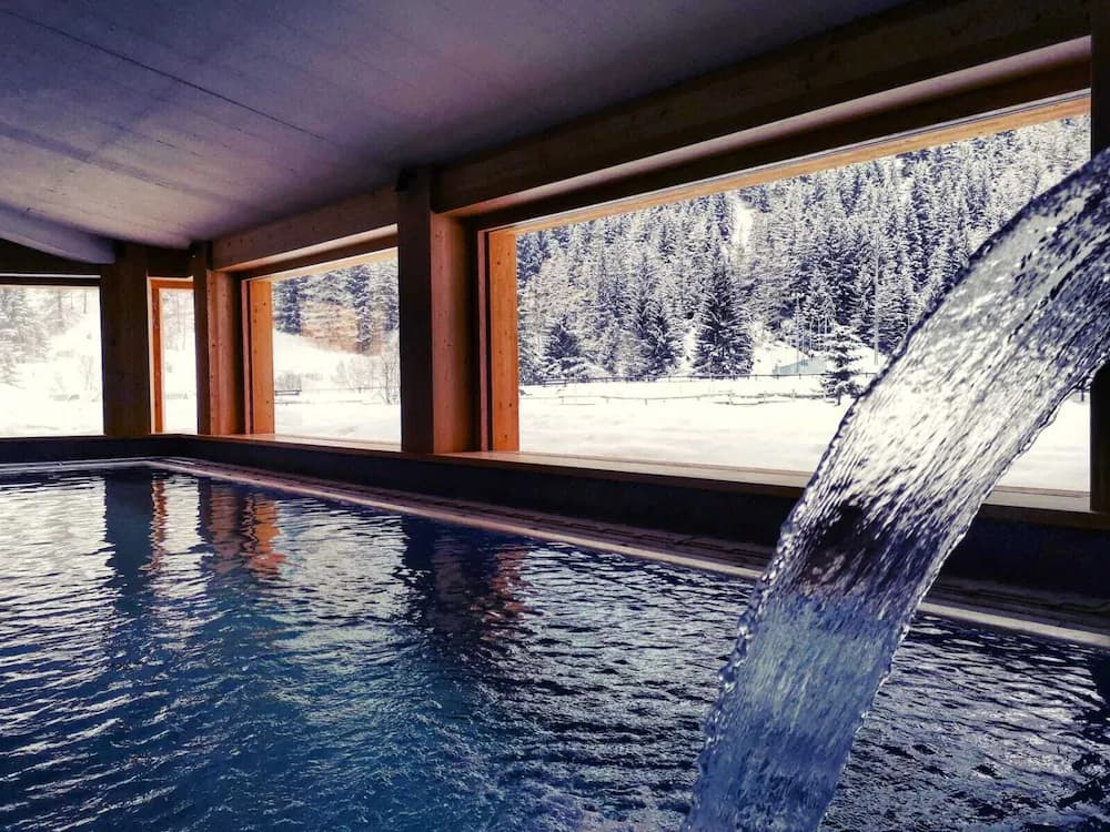 Pool waterfall