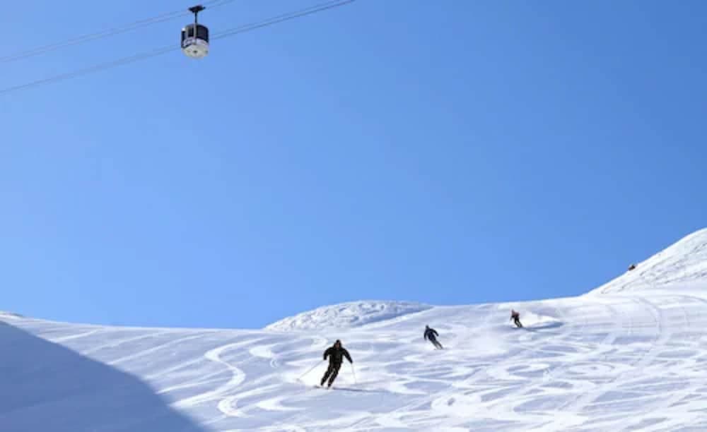 Snow and ski sports