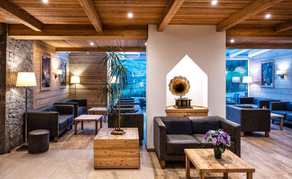 Lobby lounge