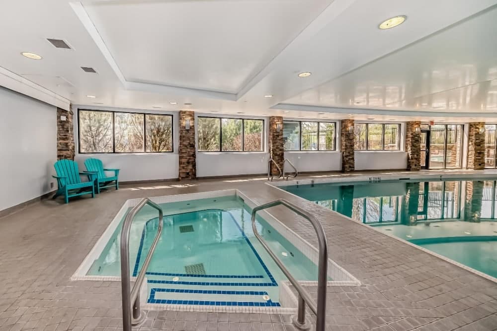 Indoor spa tub