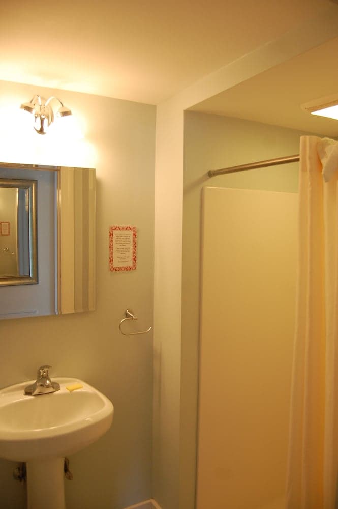 Bathroom sink