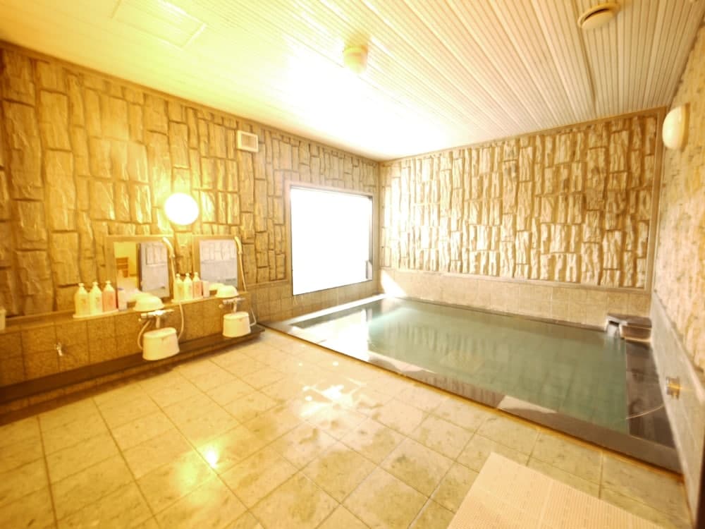 Indoor spa tub