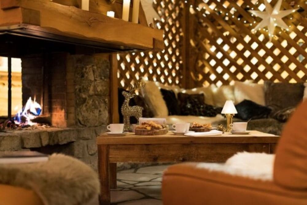 Lobby lounge