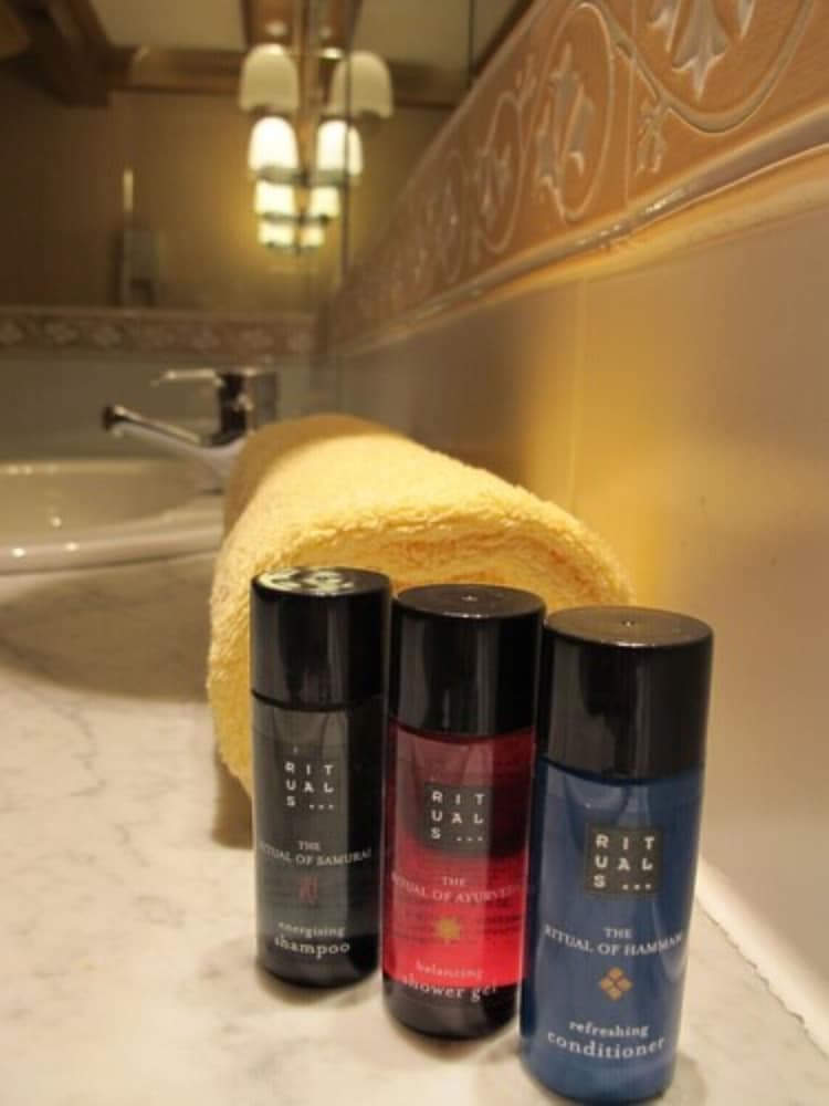 Bathroom amenities