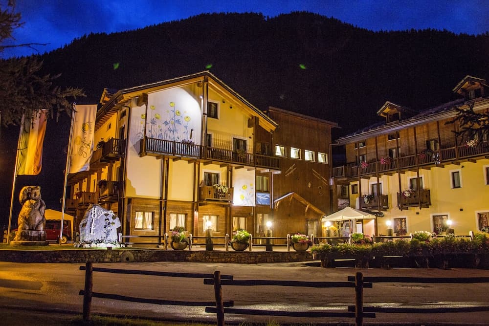 Front of property - evening/night