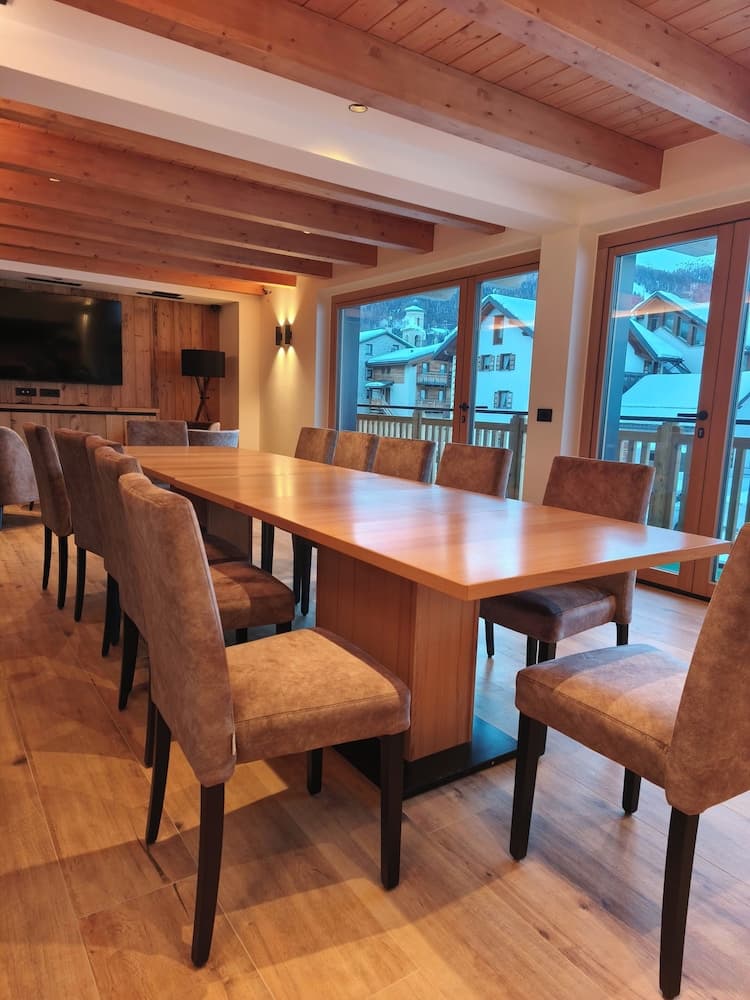 Meeting facility