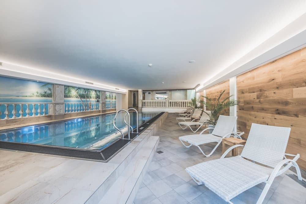 Exercise/lap pool