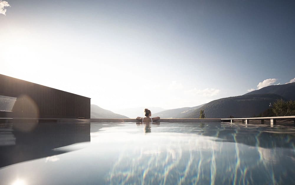 Indoor/outdoor pool
