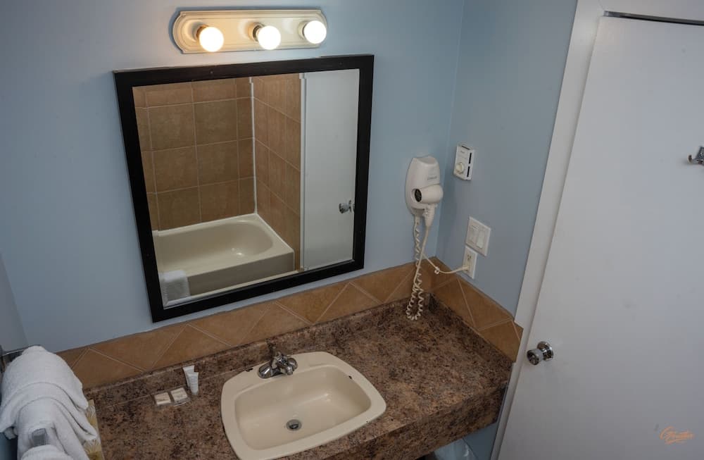 Bathroom sink