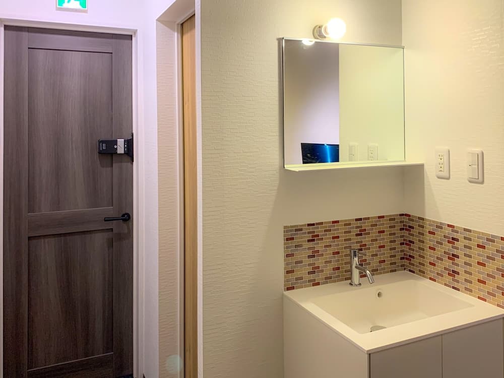 Bathroom sink