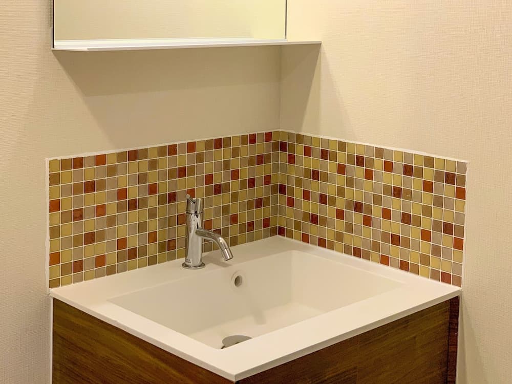 Bathroom sink