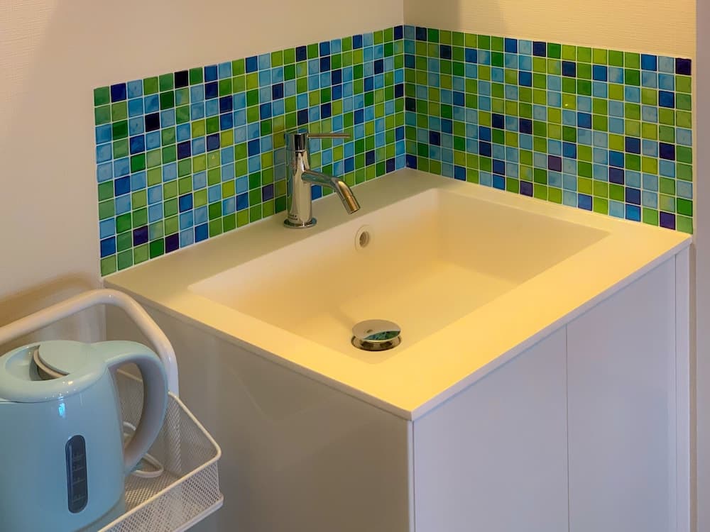 Bathroom sink