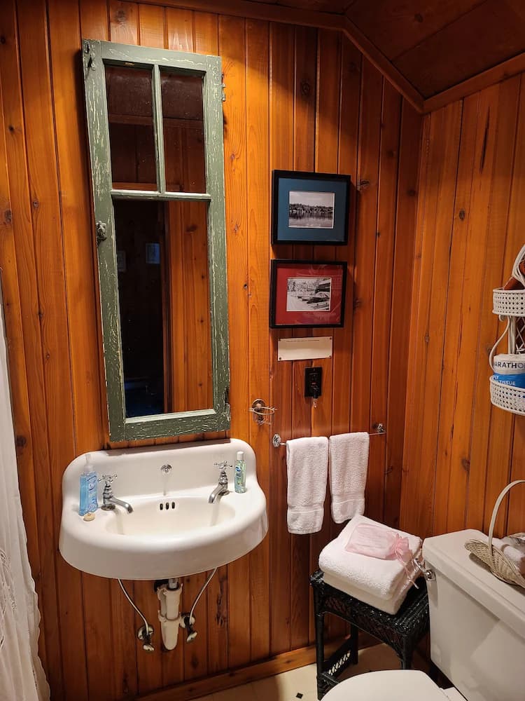 Bathroom sink