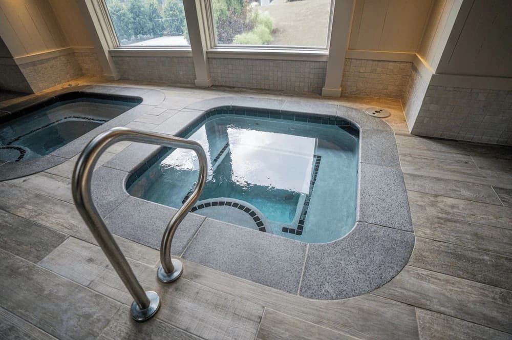 Indoor spa tub