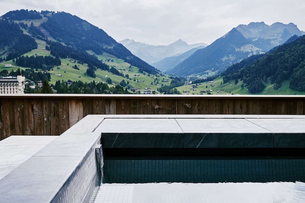 Private spa tub