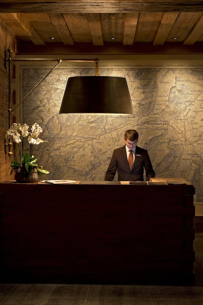 Concierge desk