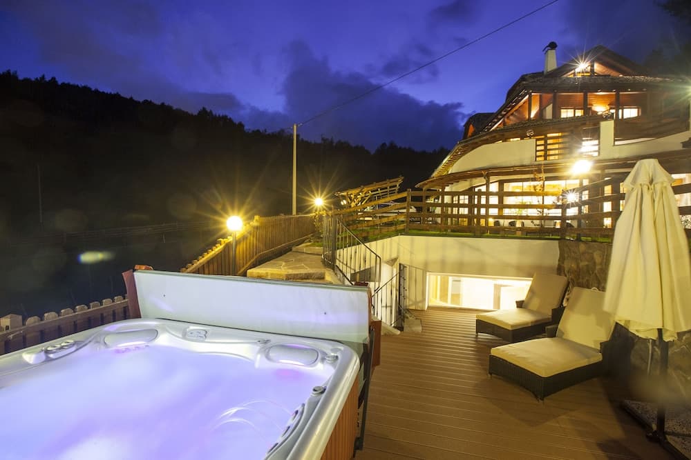 Front of property - evening/night