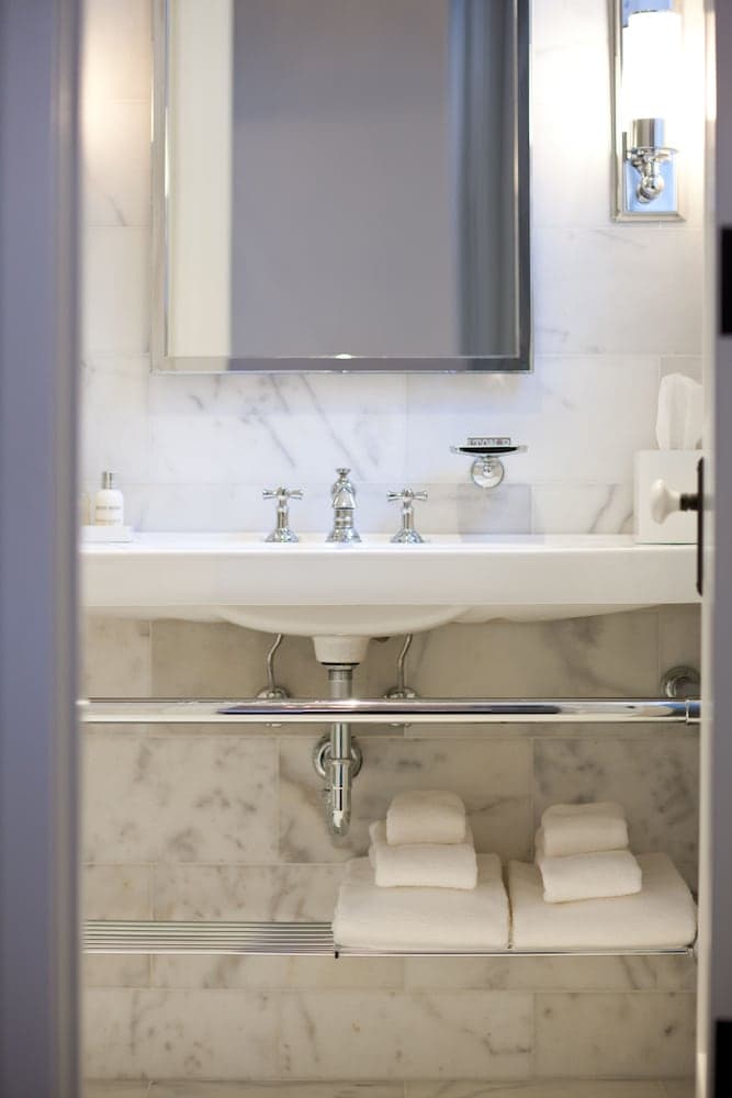 Bathroom sink