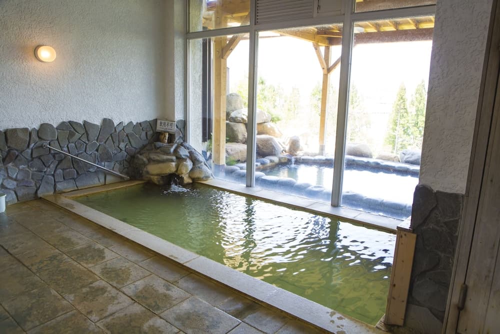 Indoor spa tub
