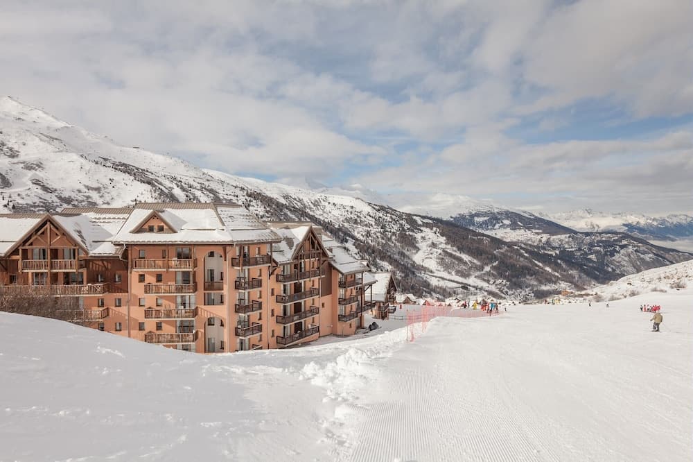 Snow and ski sports